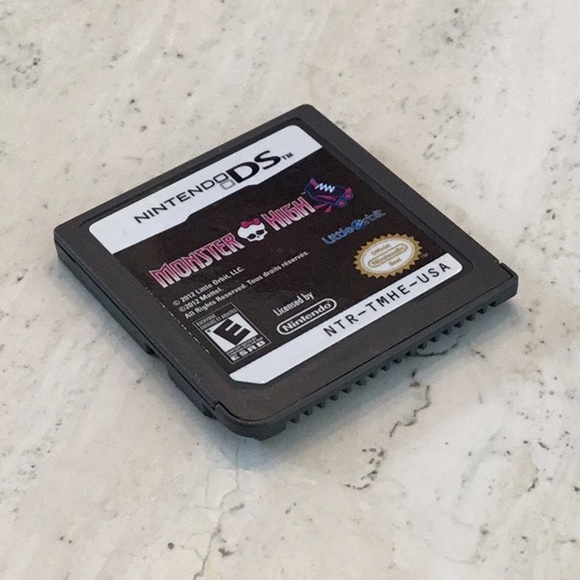 Monster High Skultimate Roller Maze Nintendo DS Game Complete In Box CIB Skating - Picture 7 of 12